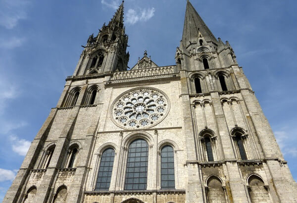 Шедевры готической архитектуры - Шартский собор во Франции