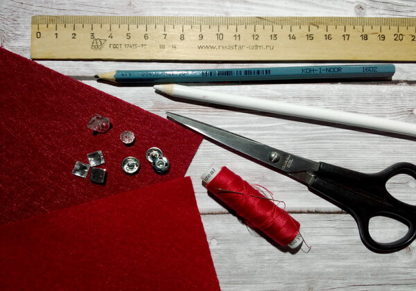 Инструменты и материалы для пошива косметички из фетра своими руками