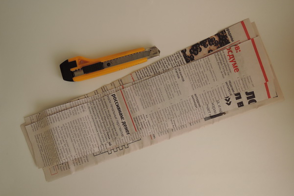 Звёздочки из газет - инструменты и материалы для создания игрушки
